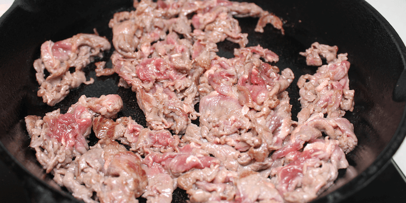 蔥爆牛肉炒肉備用