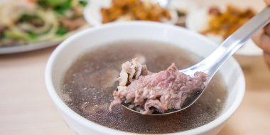 牛肉湯怎麼做？10 道牛肉湯食譜，從部位到火候一次教會你